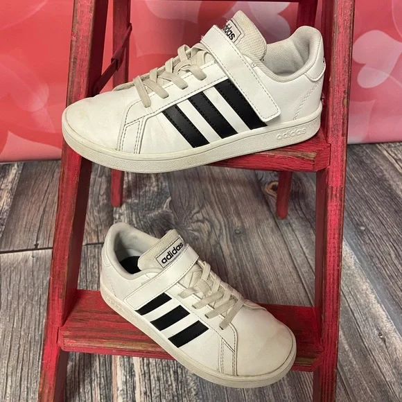 Adidas Velcro no ties! - Picture 1 of 4